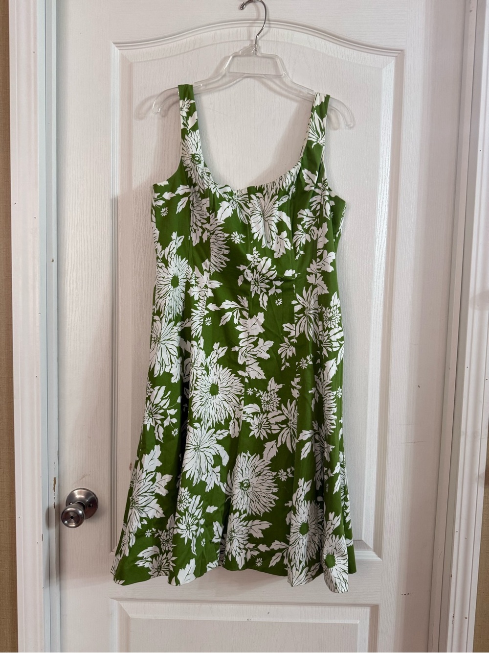 Jones Wear Dress Green White Floral Sleeveless Dress Sz 12. SP-95